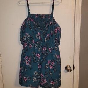 Cold shoulder size 2 Torrid top